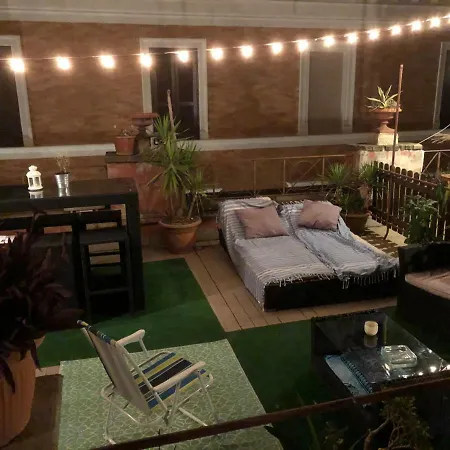 Privatunterkunft Sky House Rom
